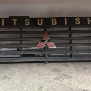 Mascherina Mitsubishi Pajero anno 1996 euro 80